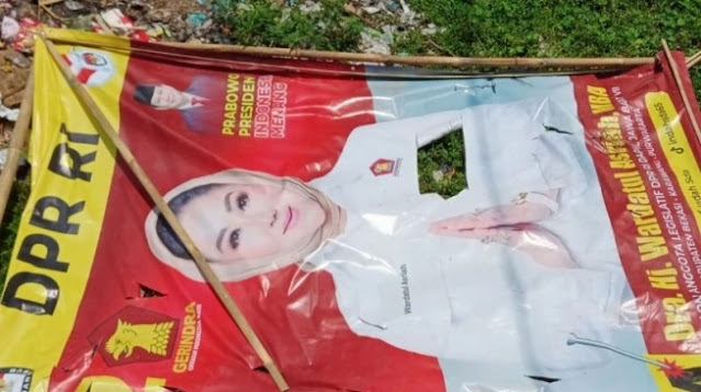 Nasib Nahas Menimpa Pak Kades di Bekasi, Pulang Ratiban Malah Ketiban Baliho Caleg DPR di Jalan