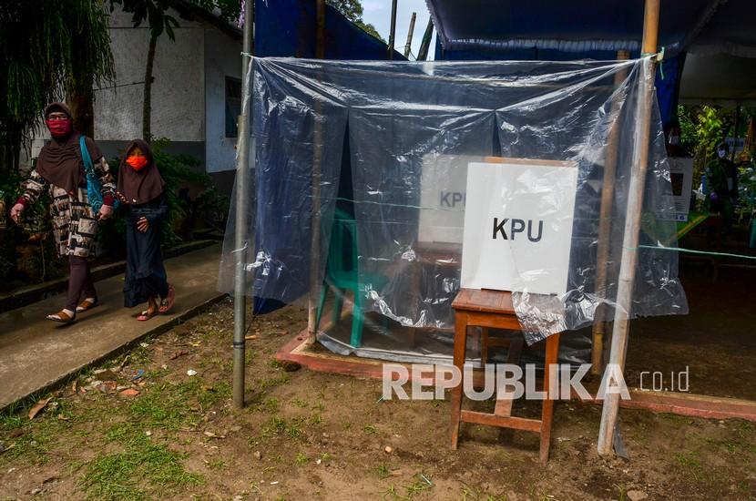 Anggota KPPS yang Acungkan Dua Jari dan Sebut Prabowo Dipecat