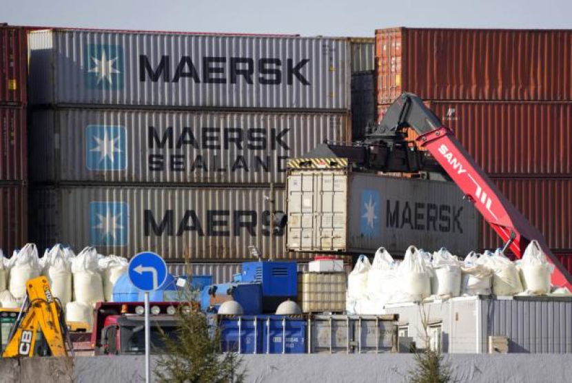 Houthi Serang Kapal Kargo di Laut Merah, Maersk Tunda Seluruh Pelayaran